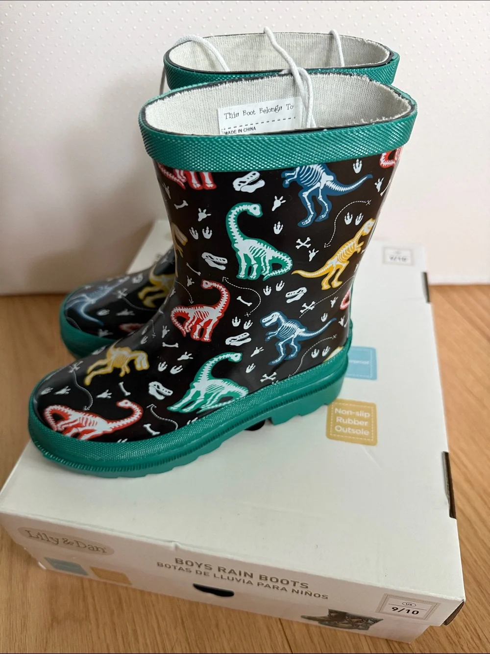 Lily & Dan NWT Boys' Black Dinosaur Rain Boots with green Trim